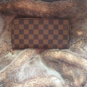 LOUIS VUITTON WALLET AUTHENTIC. PRICE FIRM!!!